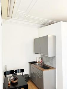 A kitchen or kitchenette at Pantheon Rome Relais