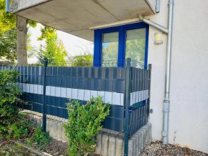 a blue and white fence in front of a house at Dreamhopp28 - Küche, bis zu 4 Personen in Magdeburg