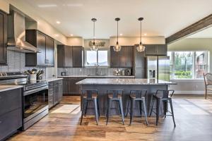 Gallery image of Walk To Golf Modern Mtn-View Home in Granby in Granby