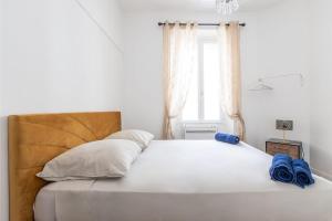 Posteľ alebo postele v izbe v ubytovaní LB Vacation Rentals I Beautiful City Center & Renovated Duplex Minutes from Beaches & Palais