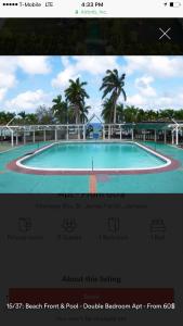 Hồ bơi trong/gần Luxury Condo Special beach onsite
