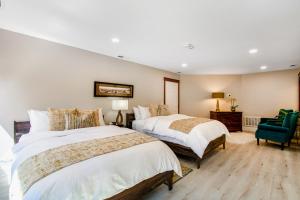 Ένα ή περισσότερα κρεβάτια σε δωμάτιο στο Port Angeles City View Loft