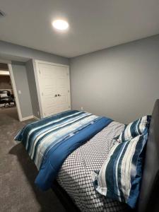 Posteľ alebo postele v izbe v ubytovaní Sweet New 2 bedroom with 1 GIG WiFi Internet