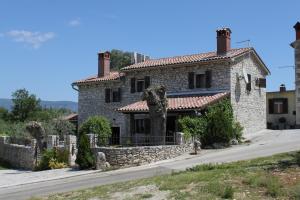 an old stone house on a road at Holiday house with a swimming pool Krsan - Vlasici, Central Istria - Sredisnja Istra - 7686 in Kršan