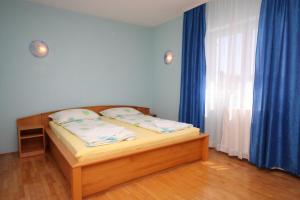 Postel nebo postele na pokoji v ubytování Rooms with a swimming pool Peroj, Fazana - 2235