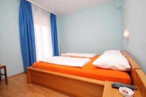 Postel nebo postele na pokoji v ubytování Rooms with a swimming pool Peroj, Fazana - 2235