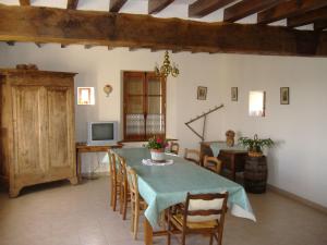 a living room with a table and chairs and a television at Ancien corps de ferme restauré avec jardin clos, proche A11, 3 chambres, barbecue, calme garanti - FR-1-410-343 in Le Bailleul