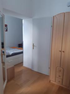 a small bedroom with a bed and a closet at Apartment Dahlia Vienna in Vienna