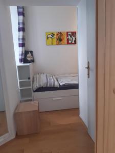 a small bedroom with a small bed in a room at Apartment Dahlia Vienna in Vienna