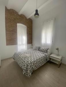 Posteľ alebo postele v izbe v ubytovaní VALENCIA RENT APARTS MILAGROSA 1