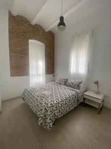 Posteľ alebo postele v izbe v ubytovaní VALENCIA RENT APARTS MILAGROSA 1