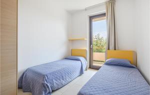 Posteľ alebo postele v izbe v ubytovaní Awesome Home In Marina Di Ragusa