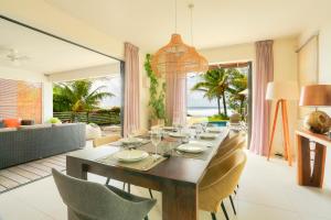 a dining room and living room with a table and chairs at Peter's Beach House in Poste Lafayette