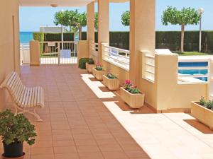 Der Swimmingpool an oder in der Nähe von ApartUP Spectacular Beach View