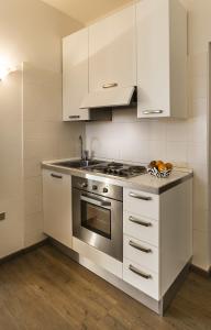 Kuchyň nebo kuchyňský kout v ubytování Le Servite Apartments