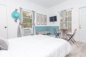 TV a/nebo společenská místnost v ubytování Studio Miami - Heart of Midtown and Wynwood