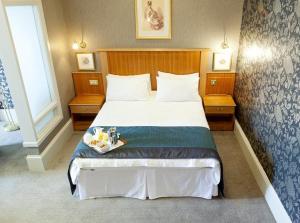 Postel nebo postele na pokoji v ubytování Palace Hotel