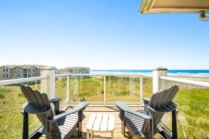 a deck with chairs and a view of the ocean at The Ocean Is Calling in Westport