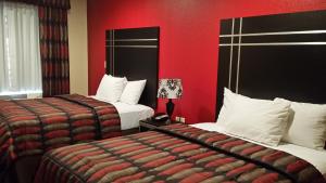 Säng eller sängar i ett rum på Texan Inn and Suites Tilden