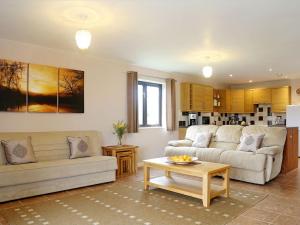 a living room with two couches and a coffee table at Hay Fields, Tilmangate Farm in Ulcombe