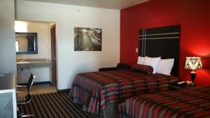 Postel nebo postele na pokoji v ubytování Texan Inn and Suites Tilden