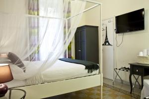 Telewizja i/lub zestaw kina domowego w obiekcie Happy Stay Guesthouse