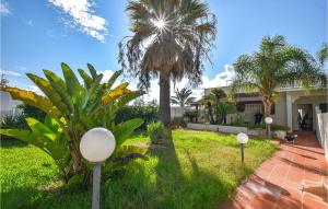 A garden outside Gorgeous Home In Pozzallo