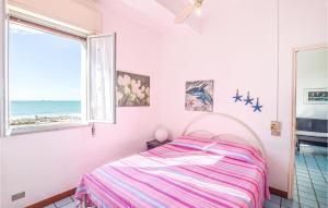 A bed or beds in a room at Gorgeous Home In Pozzallo