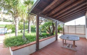 A garden outside Gorgeous Home In Pozzallo