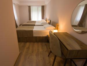 Postel nebo postele na pokoji v ubytování Lileo Inn Hotel