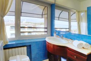Vannituba majutusasutuses Hotel Caesar Residence & SPA