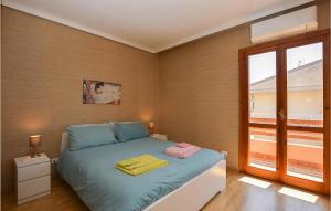 A bed or beds in a room at Amazing Apartment In Marina Di Ragusa