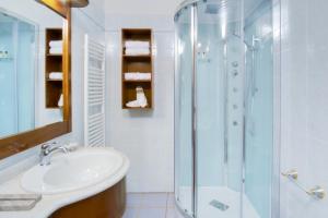 Vannituba majutusasutuses Hotel Caesar Residence & SPA