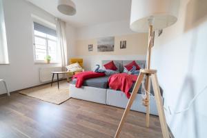 a bedroom with a bed with red pillows at FullHouse - Zwickau - L12 - 2 Single Beds - Nespresso - SmartTV in Zwickau