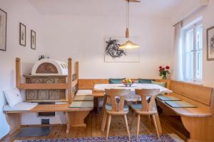 a dining room with a table and chairs at Ferienhaus Fingerhut in Eggen