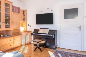TV a/nebo společenská místnost v ubytování Ferienhaus Fingerhut