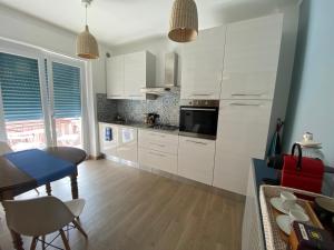 Køkken eller tekøkken på A DUE PASSI DAL MARE (citra 008065-LT-0237) + 14 billeder