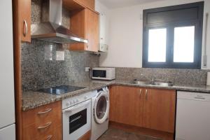 Kuchyňa alebo kuchynka v ubytovaní Apartament Bisaura de Ter