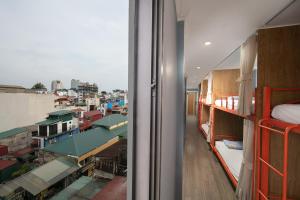 Postel nebo postele na pokoji v ubytování Hanoi Backpackers Hostel & Rooftop bar