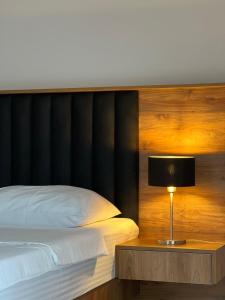 Postel nebo postele na pokoji v ubytování Lileo Inn Hotel