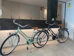 Jízda na kole v ubytování Hotel Quatre Llunes nebo okolí