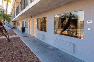 a side of a building with windows and a sidewalk at Rodeway Inn Phoenix North I-17 in Phoenix