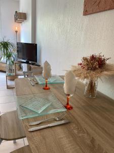 a dining room table with a glass table top at Centre ville, parking privé in Perpignan