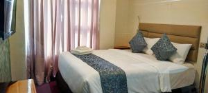 Letto o letti in una camera di Sempre Premier Inn - MACTAN AIRPORT HOTEL