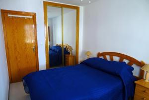 A bed or beds in a room at Pink Lake