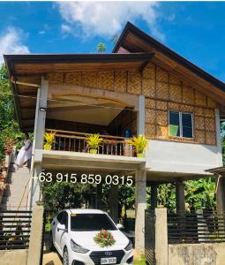 a house with a car parked in front of it at MIOKI HOMETEL in Batuan