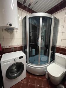 a bathroom with a washing machine and a toilet at Jackman apartments in Bitola