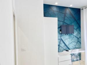 a bathroom with a wall mural of a staircase at IL VIAGGIATORE RELAIS SUL MARE in Gaeta