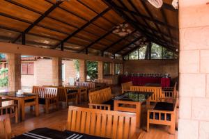 Restaurace v ubytování Anand Resort - A luxury Private Pool Resort in Nashik