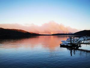 Afbeelding uit fotogalerij van Your Perfect Waterfront Escape in Bar Point